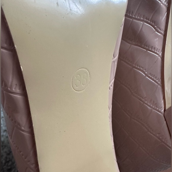 Crocodile Embossed Chunky Heeled Classic Boots size 8 - Picture 7 of 11